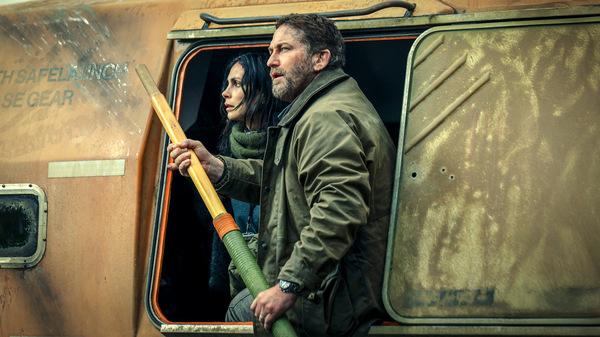 Gerard Butler und Morena Baccarin GREENLAND 2 (GB, USA 2026) © TOBIS Film