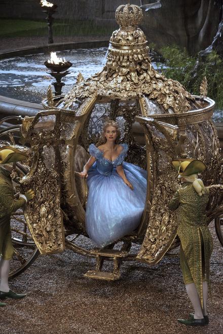 Lily James ist 'Cinderella'