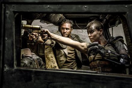 Tom Hardy und Charlize Theron in 'Mad Max 4 - Fury Road'