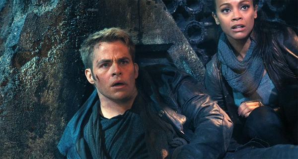 Chris Pine und Zoe Saldana in 'Star Trek 2 - Into Darkness' © Paramount 2013