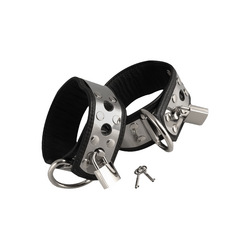 Fußfesseln aus Leder &amp; Metall