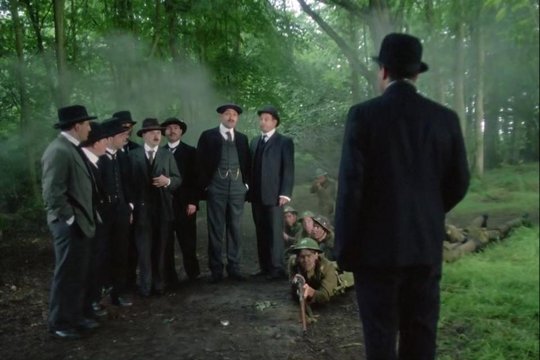 Poirot - Eine Familie steht unter Verdacht - Szenenbild 3