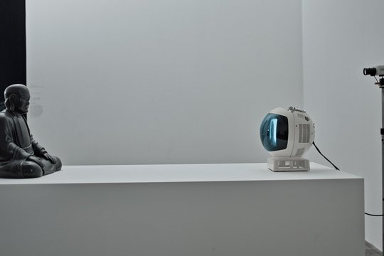 Nam June Paik - Moon Is the Oldest TV - Szenenbild 4