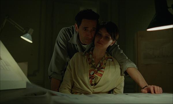 Adrien Brody und Felicity Jones in DER BRUTALIST © Universal Pictures