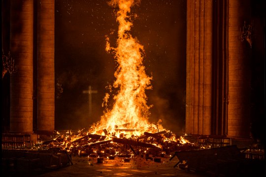 Notre-Dame in Flammen - Szenenbild 11
