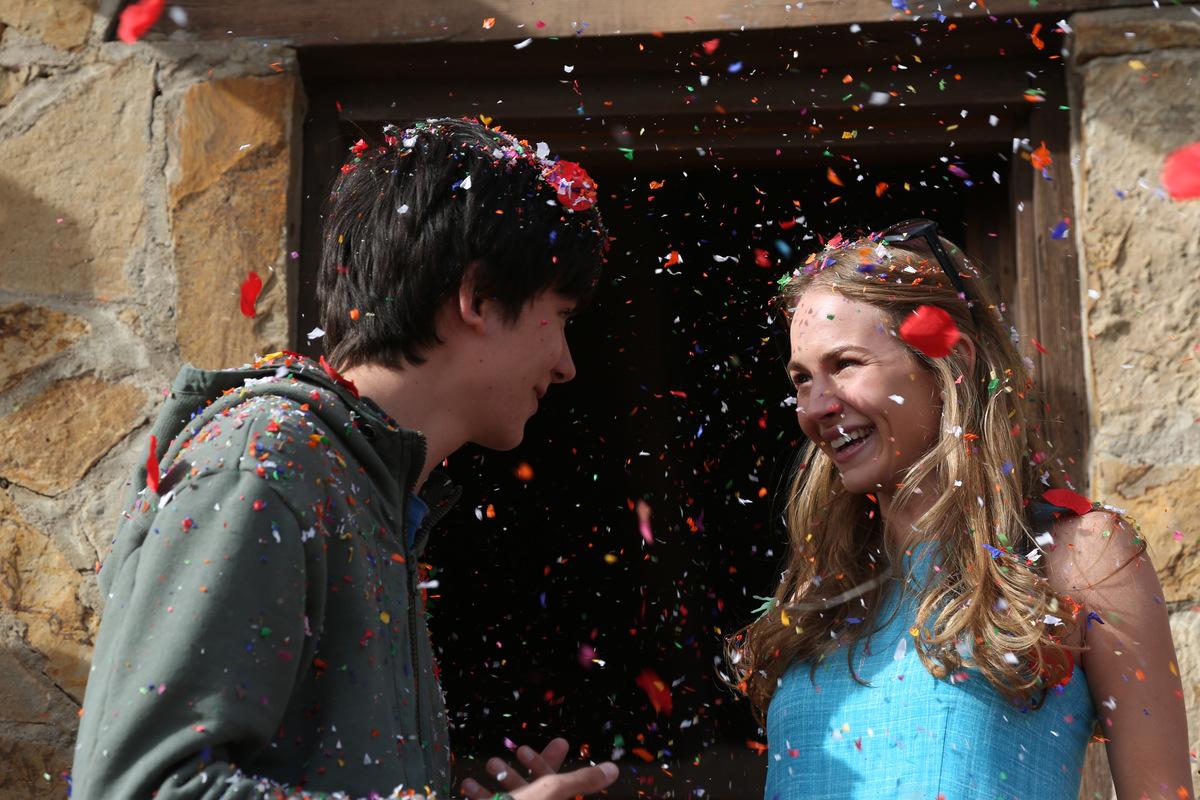 Asa Butterfield und Britt Robertson in 'Den Sternen so nah' (USA 2017) © TOBIS Film