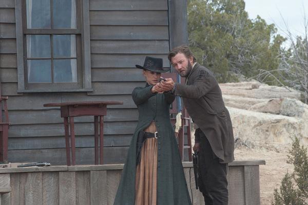 Natalie Portman und Joel Edgerton in 'Jane Got a Gun'