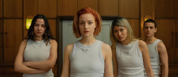 Beritan Balci, Sarah Mahita, Nhung Hong und David Ali Rashed in ZWEIGSTELLE (Deutschland 2025) © Weltkino