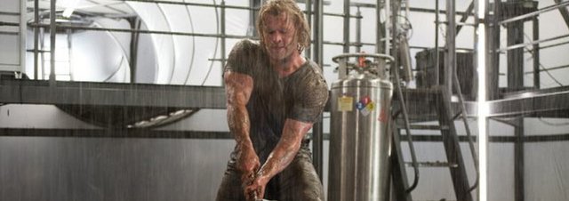 Chris Hemsworths ist Thor: Er schwingt den Hammer wie Mike Tyson