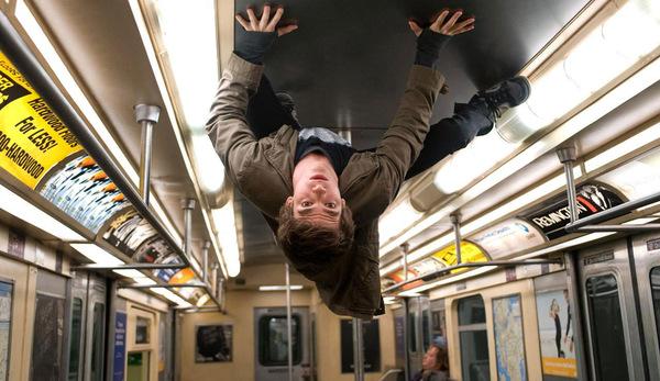 Die Welt steht Kopf: Andrew Garfield als 'Spider-Man' Peter Parker © Sony Pictures Home Entertainment