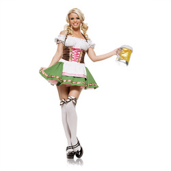 Kurzes Dirndl mit Schnürung