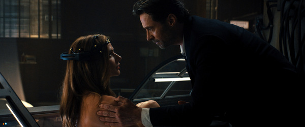 Rebecca Ferguson und Jared Leto und Hugh Jackman in 'Reminiscence' USA 2021 © Warner Bros.