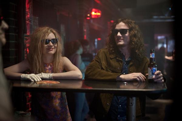Sunglasses at Night: Mia Wasikowska und Anton Yelchin