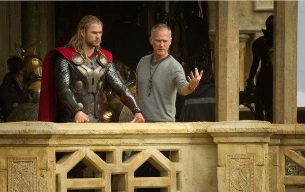 Regisseur Alan Taylor beim 'Thor 2' Dreh © Marvel 2013