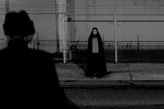 A Girl Walks Home Alone at Night - Szenenbild 3