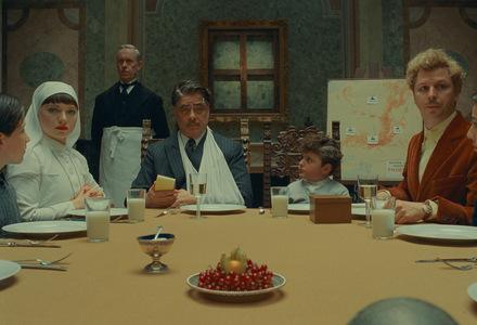 DER PHÖNIZISCHE MEISTERSTREICH (Deutschland, USA 2025) © Focus Features