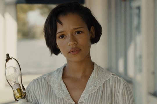 Mother, Couch - Szenenbild 3