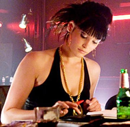 Gemma als 'June' in 'RocknRolla' (2008) © Warner Home Video