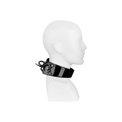 Halsband in Lackoptik