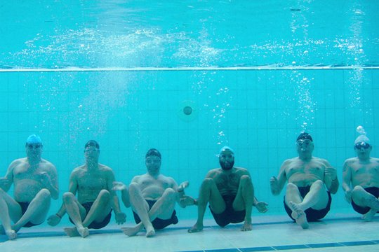 Swimming With Men - Szenenbild 1