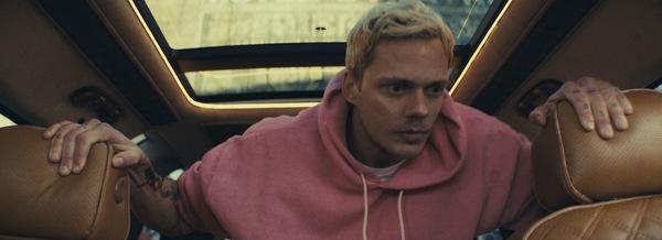 Bill Skarsgård in LOCKED (USA 2025) © Paramount