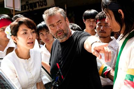 Luc Besson gibt Michelle Yeoh Regieanweisungen