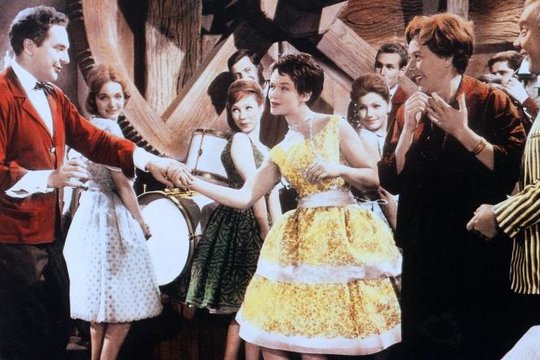Davon träumen alle Mädchen - Szenenbild 1