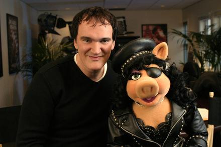 Kermins Regisseur und sein Star Miss Piggy in Muppets 'Zauberer von Oz' © Disney Studios