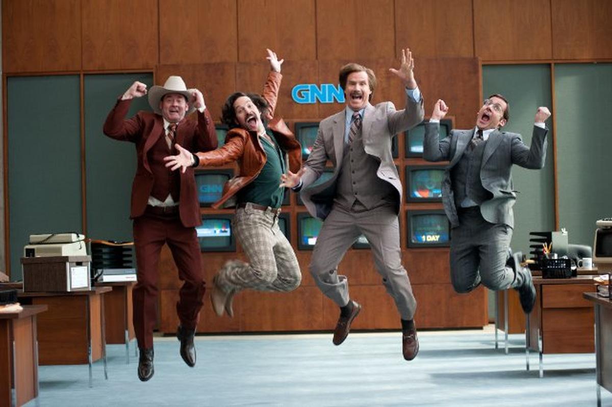 David Koechner, Paul Rudd, Will Ferrell und  Steve Carell in 'Anchorman 2' (USA 2013) © Paramount Pictures