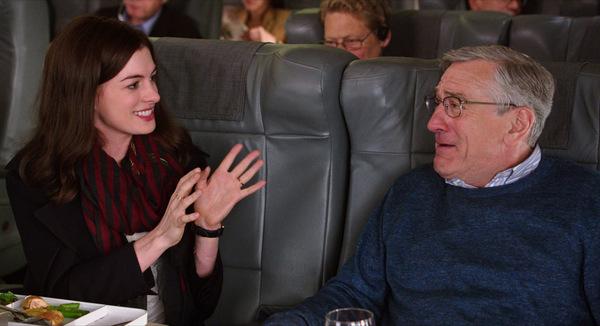 Anne Hathaway und Robert De Niro in 'Man lernt nie aus'