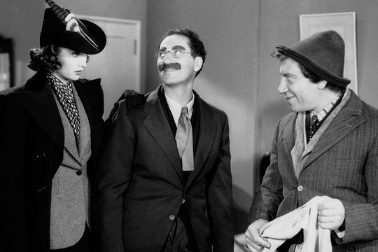 Die Marx Brothers - Zimmerdienst - Szenenbild 1