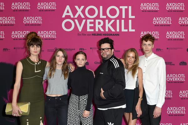 Das Team um 'Axolotl Overkill' auf der Premiere in Berlin