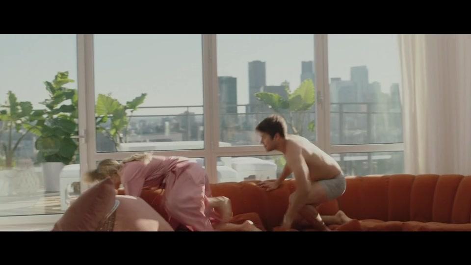 Girls Like Us - Trailer - Französisch - SD