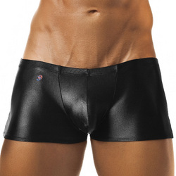 Körpernahe Shorts in Leder-Optik