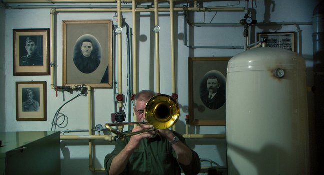 Im Keller: DVD oder Blu-ray leihen - VIDEOBUSTER.de