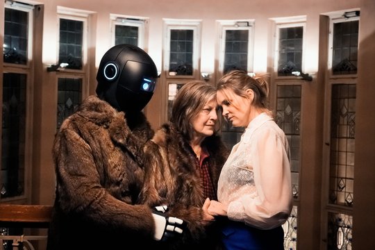 Frau Winkler verlässt das Haus - Szenenbild 1