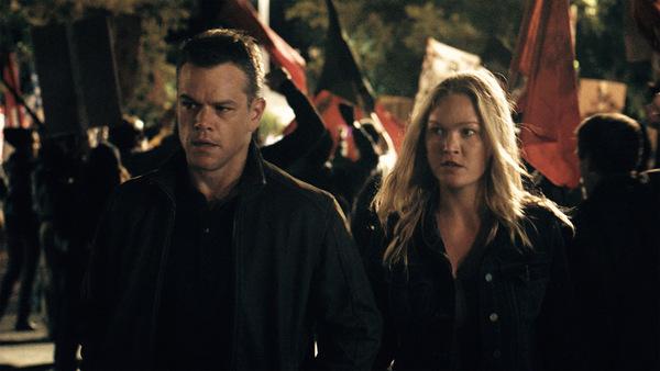 Matt Damon und Julia Stiles in 'Jason Bourne'