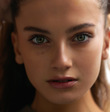 Zoë Pastelle Holthuizen