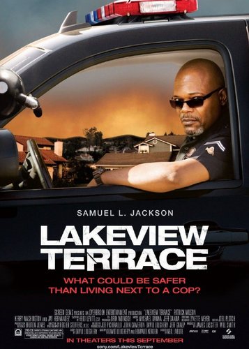 Lakeview Terrace - Poster 2