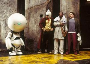 2005 als Roboter Marvin in 'Per Anhalter durch die Galaxis' © Touchstone