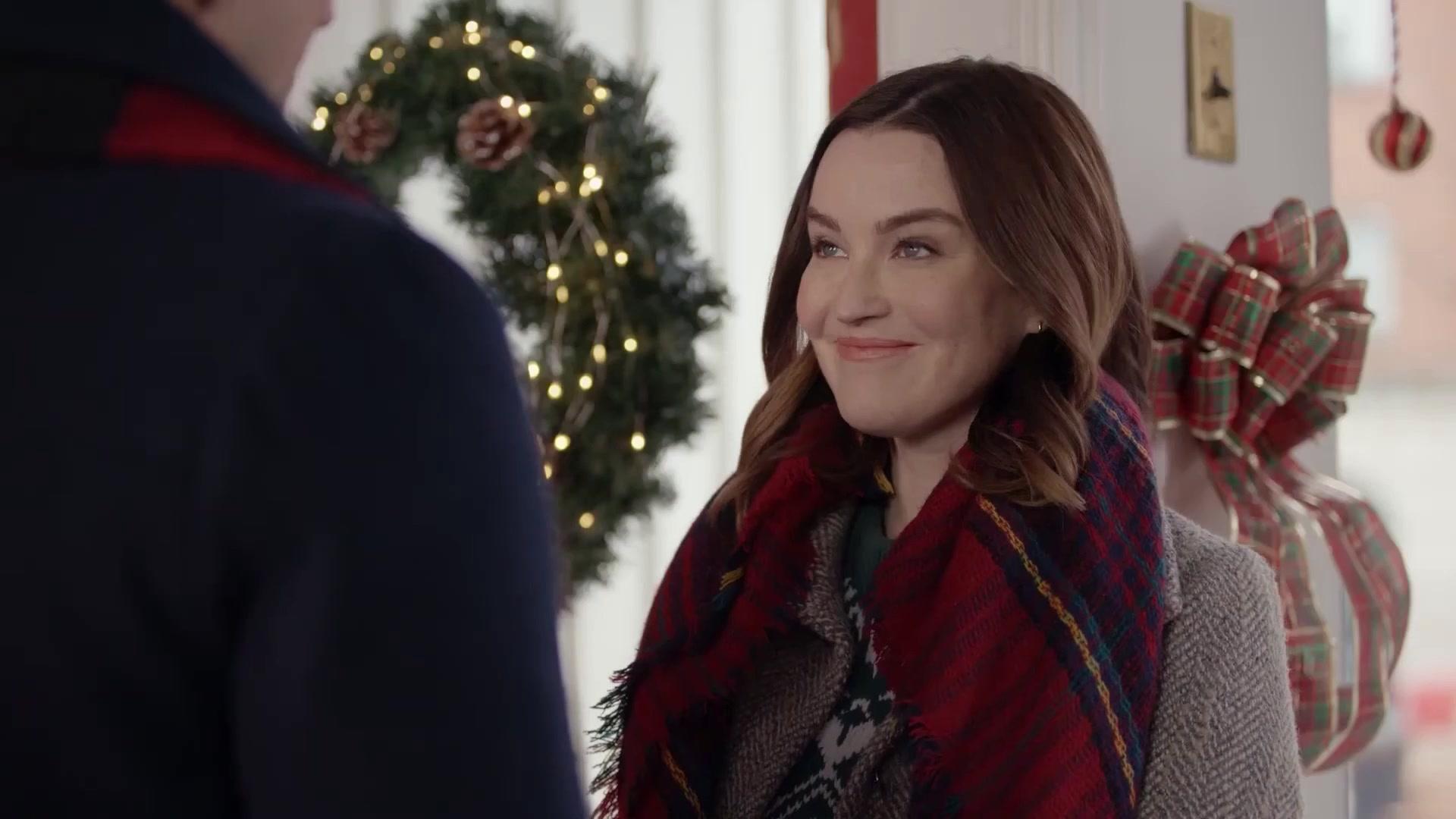 Ein Kuss zu Weihnachten - Trailer - Englisch - HD